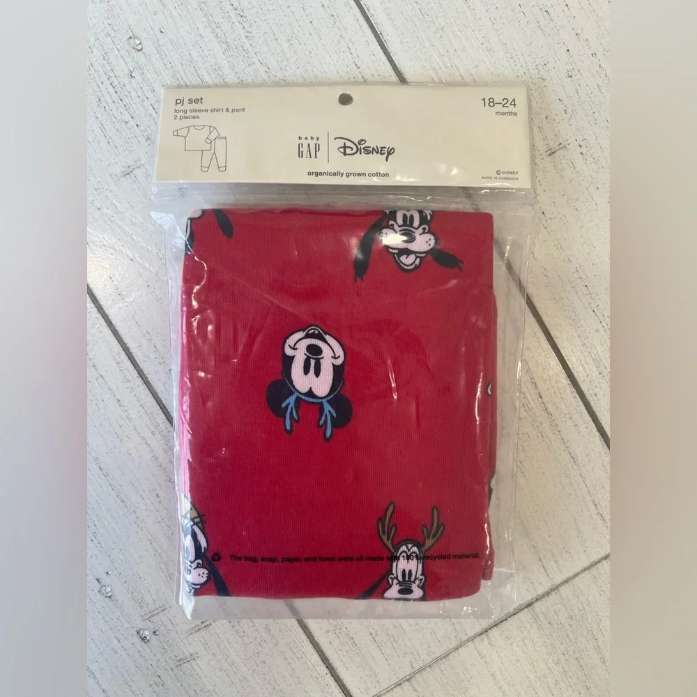 NWT Baby Gap x Disney Christmas Long Sleeve Pajama Set Size 18-24 Months Red
